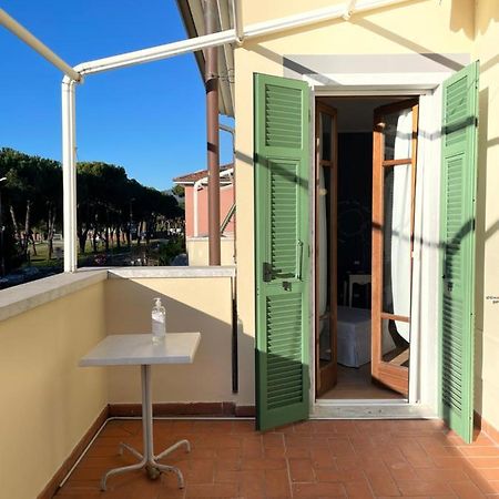 Elegante Camera Matrimoniale Con Balcone A 500 Mt Dal Mare Marina Di Carrara Exteriér fotografie